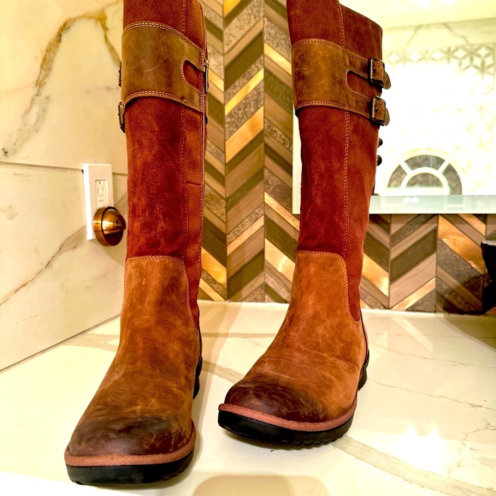 UUGG tall boots, waterproof, sz 8.